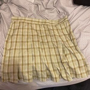 Green pleaded skirt